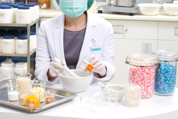 Taller: I ¿QUÉ HACER CUANDO SE RECIBE UNA FÓRMULA MAGISTRAL EN LA FARMACIA COMUNITARIA? II SELECCIÓN DE EXCIPIENTES TÓPICOS